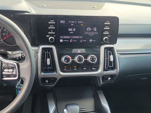 Used 2022 Kia Sorento LX image 22