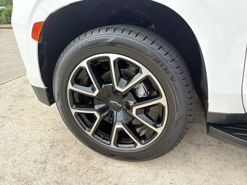 Used 2022 Chevrolet Tahoe RST w/ Luxury Package RWD image 9
