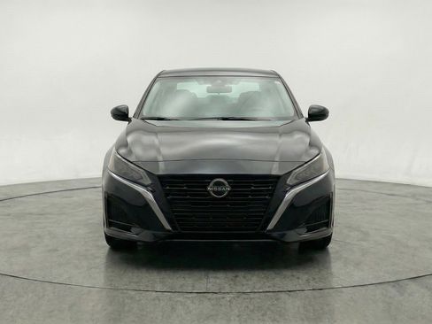 Used 2025 Nissan Altima 2.5 SR image 2