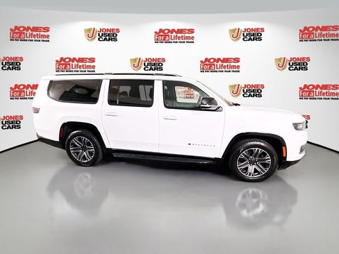 Used 2024 Jeep Wagoneer L Series II w/ Flexible Seating Group AWD/4WD image 18