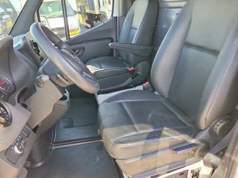 Used 2022 Mercedes-Benz Sprinter 2500 image 17