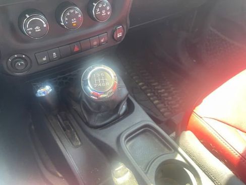 Used 2013 Jeep Wrangler Rubicon AWD/4WD image 15