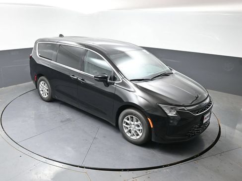 New 2027 Chrysler Pacifica Select FWD image 33