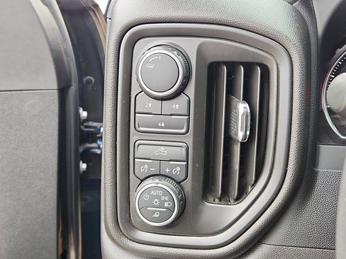 Used 2023 Chevrolet Silverado 2500 Custom w/ Custom Value Package image 16