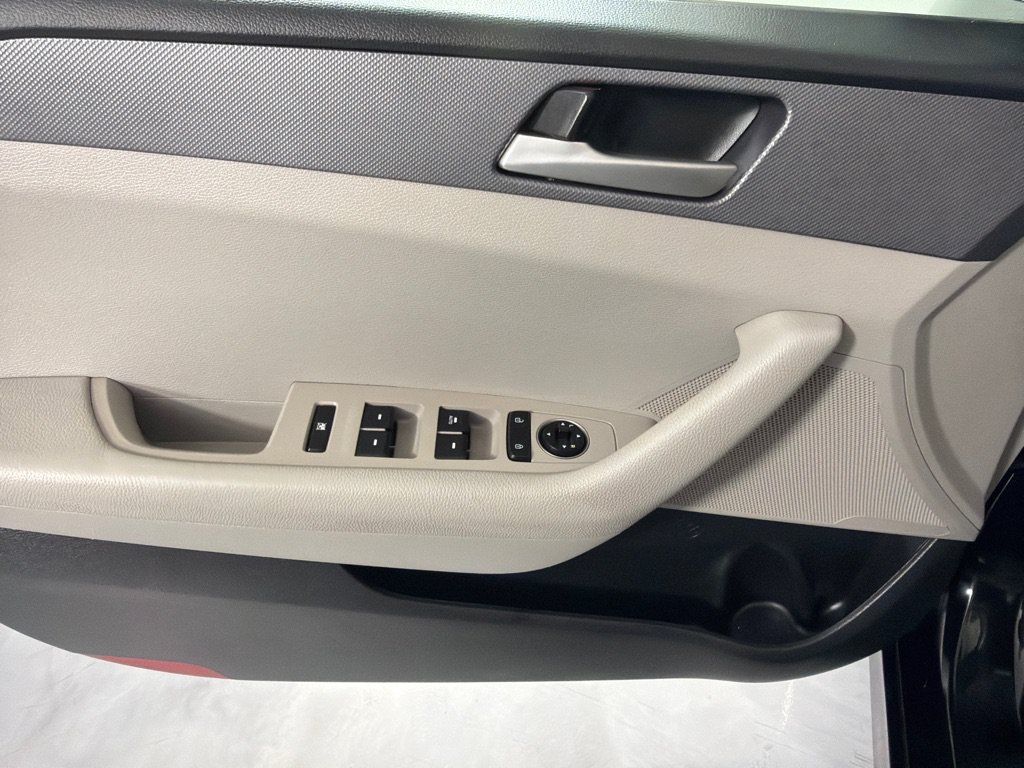Used 2018 Hyundai Sonata SE FWD image 11