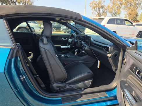 Used 2026 Ford Mustang Convertible RWD image 10