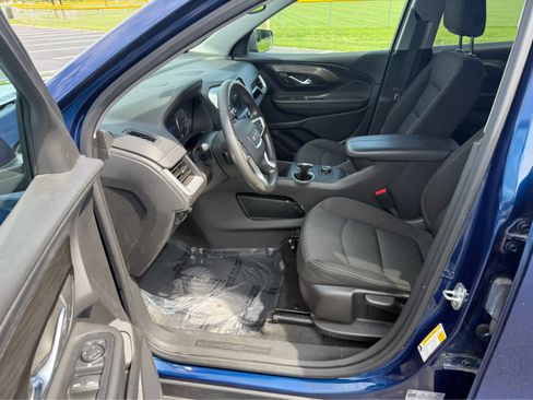 Used 2023 GMC Terrain SLE w/ Elevation Edition image 11