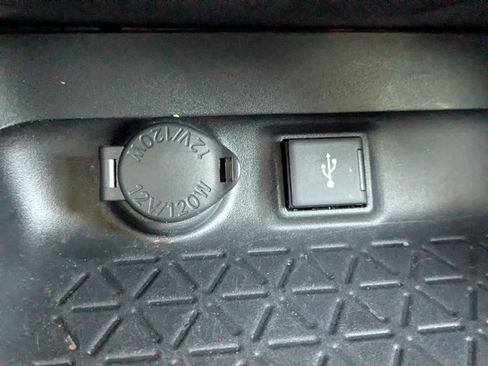 Used 2022 Toyota RAV4 XLE image 23