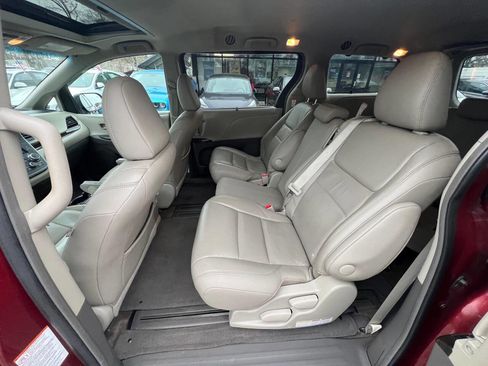 Used 2016 Toyota Sienna image 12