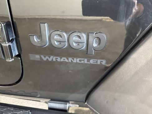 Used 2024 Jeep Wrangler Unlimited Sport AWD/4WD image 9
