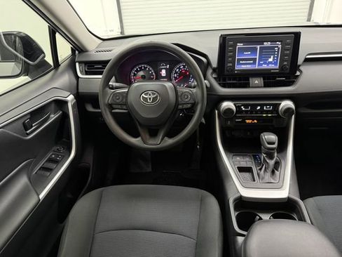 Used 2020 Toyota RAV4 LE FWD image 31