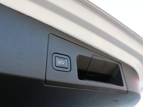 Used 2017 Cadillac XT5 Luxury w/ Driver Awareness Package image 36