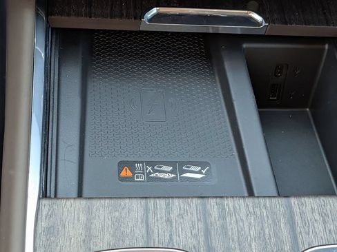 New 2026 GMC Acadia Denali Ultimate w/ LPO, Floor Liner Package AWD/4WD image 15