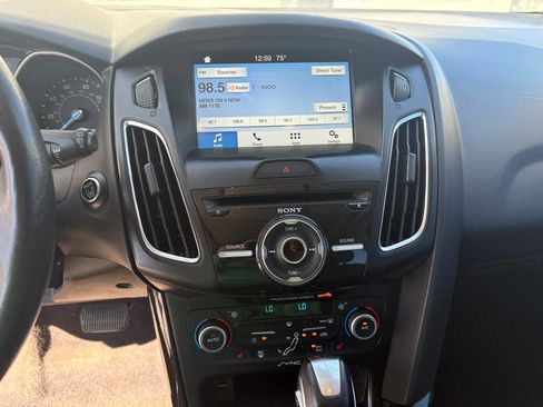 Used 2018 Ford Focus Titanium image 7