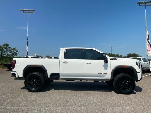 Used 2024 GMC Sierra 2500 AT4 w/ AT4 Premium Plus Package AWD/4WD image 4
