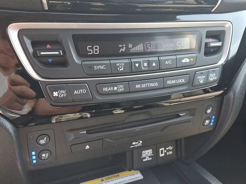 Used 2022 Honda Pilot Elite image 16
