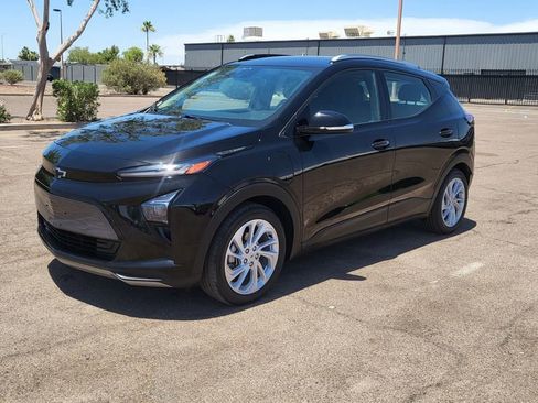 Used 2023 Chevrolet Bolt EUV LT w/ Driver Confidence Package FWD image 4