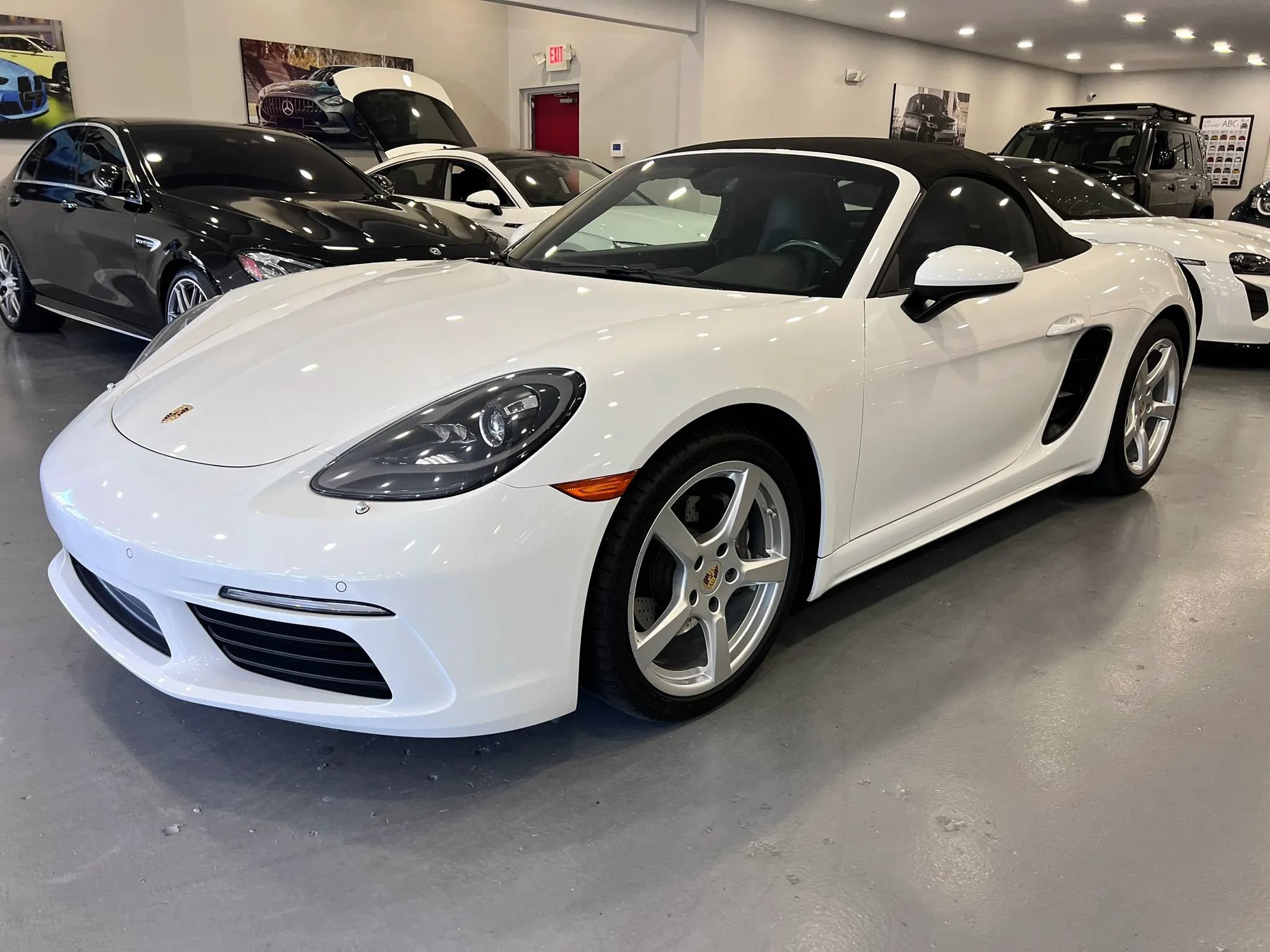 Used 2018 Porsche 718 Boxster RWD image 3