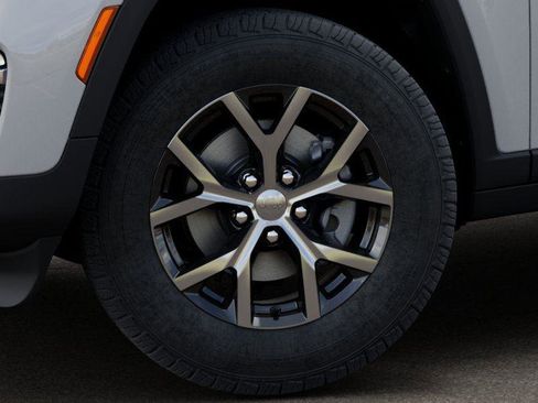 New 2025 Jeep Grand Cherokee Limited w/ Trailer Tow Package image 15