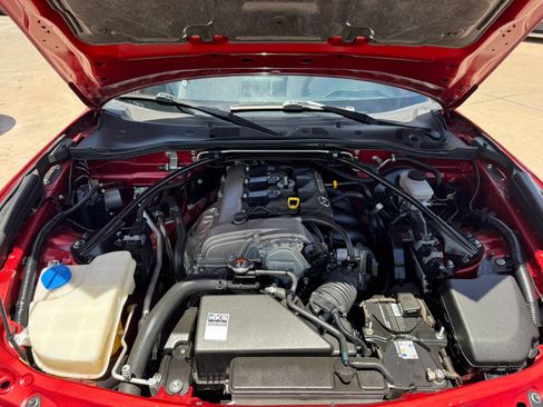 Used 2016 MAZDA MX-5 Miata Club RWD image 32