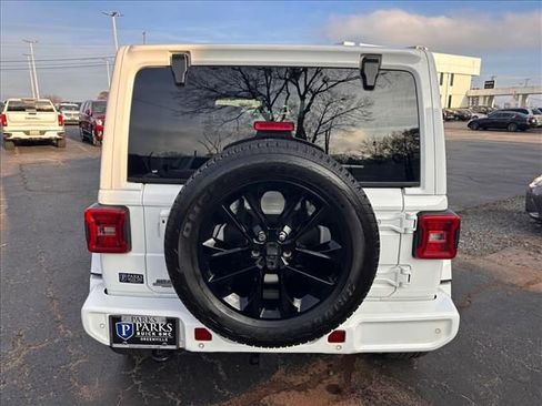 Used 2020 Jeep Wrangler Unlimited Sahara image 10