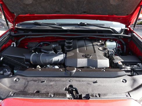 Used 2019 Toyota 4Runner SR5 AWD/4WD image 11