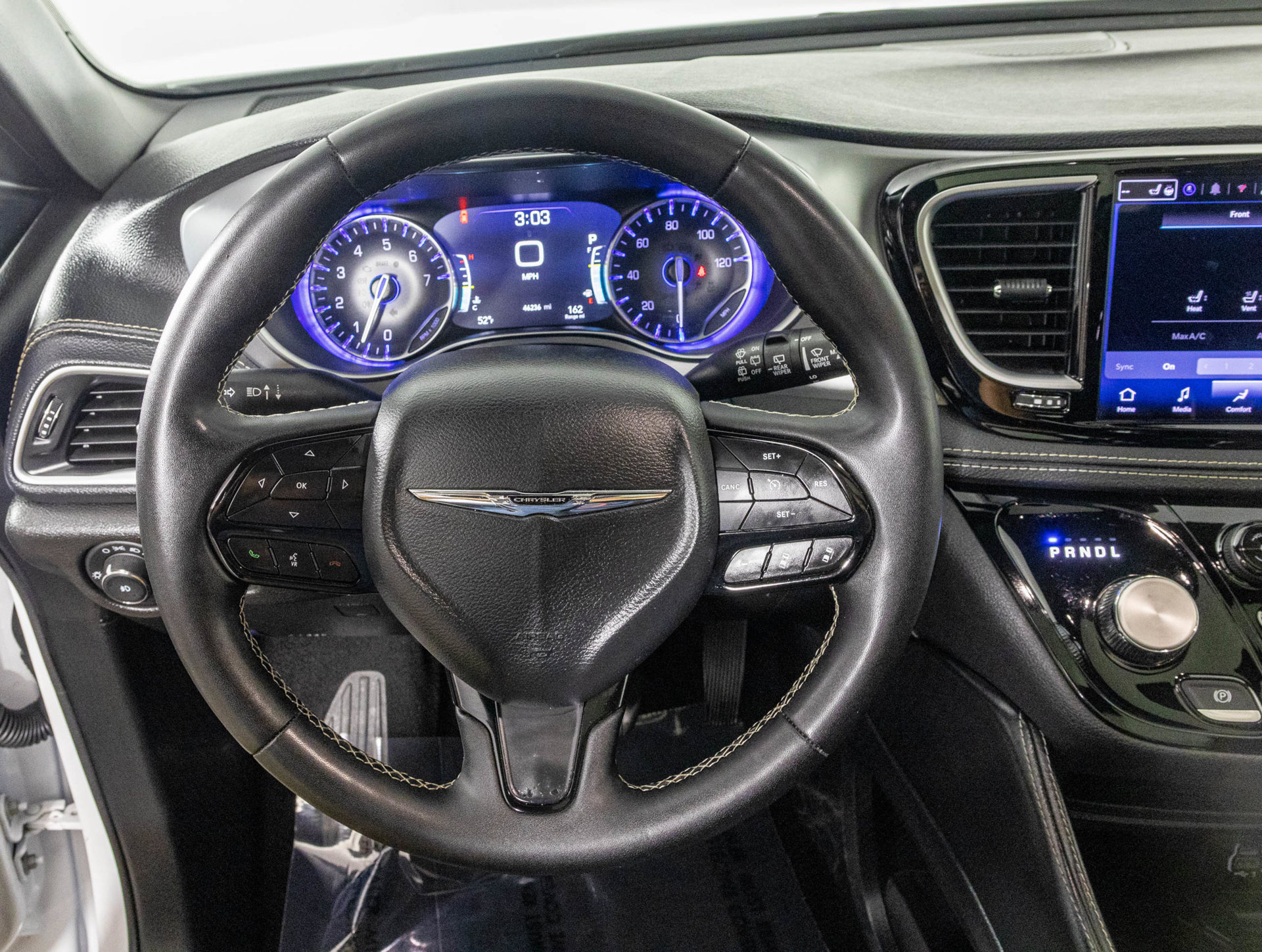 Used 2025 Chrysler Pacifica Limited FWD image 32