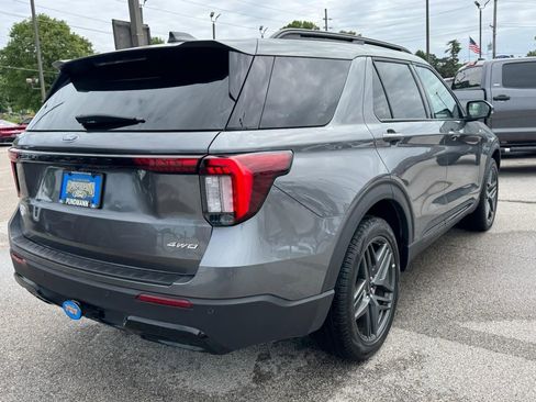 Used 2025 Ford Explorer ST-Line w/ ST-Line Street Pack AWD/4WD image 3
