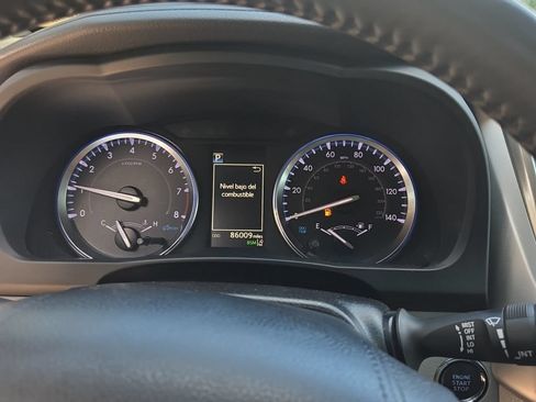 Used 2019 Toyota Highlander XLE FWD image 2