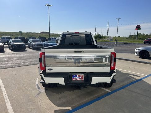 Used 2024 Ford F450 Platinum w/ FX4 Off-Road Package AWD/4WD image 4