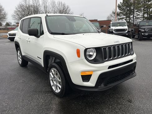 Used 2023 Jeep Renegade Latitude image 3