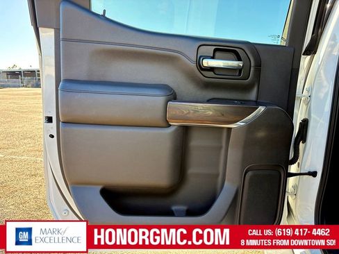 Used 2019 GMC Sierra 1500 SLT w/ X31 Off-Road Package image 18