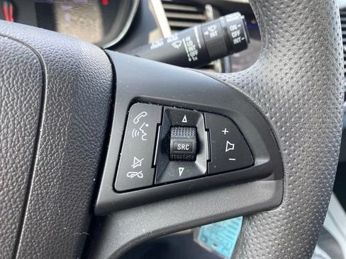 Used 2020 Chevrolet Trax LT FWD image 6