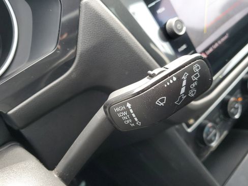 Used 2019 Volkswagen Tiguan SE w/ Panoramic Sunroof Package image 28