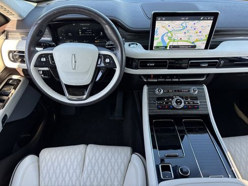 Used 2023 Lincoln Aviator Black Label w/ Jet Package image 3