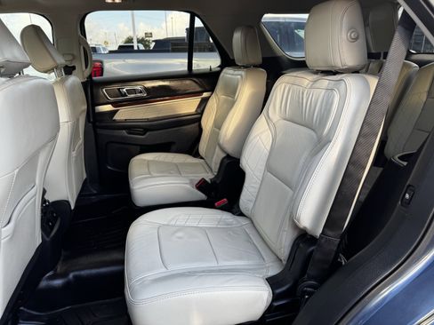Used 2019 Ford Explorer Platinum AWD/4WD image 30
