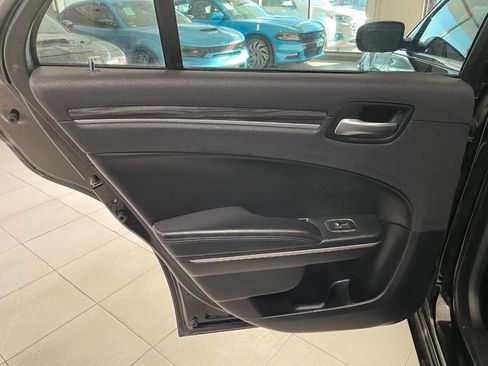 Used 2018 Chrysler 300 Touring image 17