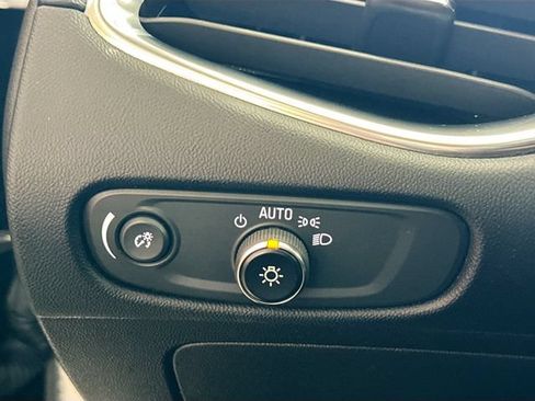 Used 2021 Chevrolet Malibu LT FWD image 11