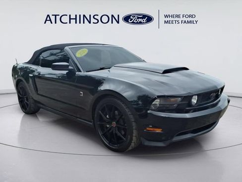 Used 2010 Ford Mustang GT RWD image 3