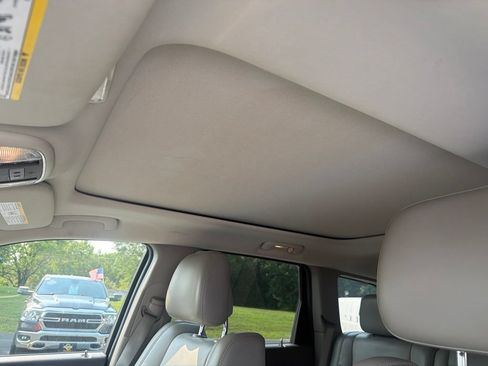 Used 2011 Jeep Grand Cherokee Laredo AWD/4WD image 14