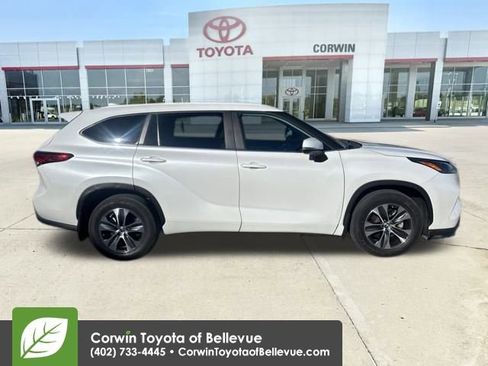 Certified 2023 Toyota Highlander XLE image 33