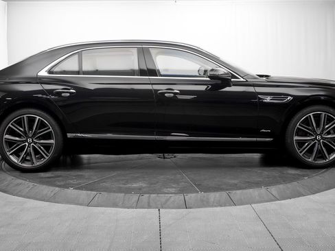 New 2026 Bentley Flying Spur Plug-In Hybrid image 2