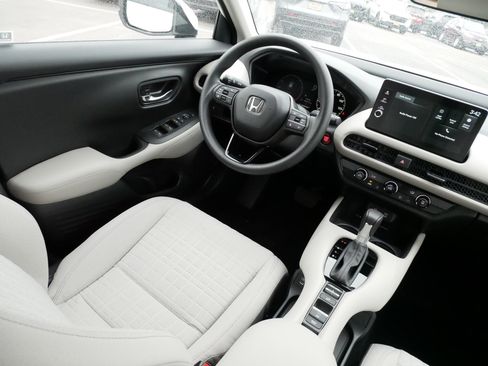 Certified 2026 Honda HR-V LX image 9