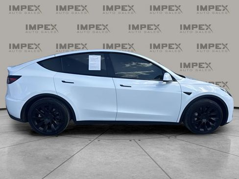 Used 2022 Tesla Model Y Long Range AWD/4WD image 6