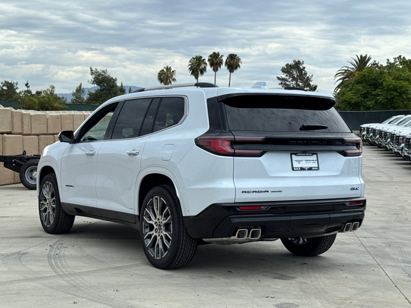 Used 2026 GMC Acadia Denali Ultimate w/ LPO, Floor Liner Package AWD/4WD image 14