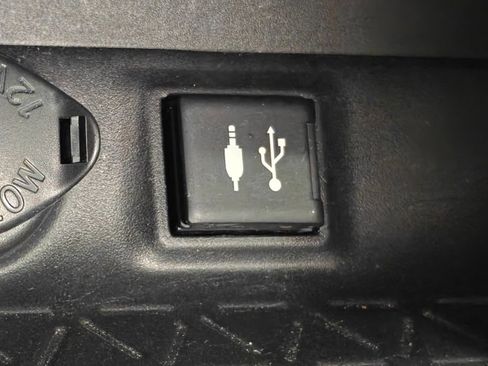 Used 2019 Toyota RAV4 LE w/ All Weather Liner Package AWD/4WD image 40