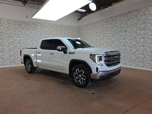 Used 2022 GMC Sierra 1500 SLT image 1