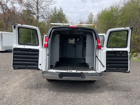 Used 2015 Chevrolet Express 2500 w/ Chrome Appearance Package RWD image 18