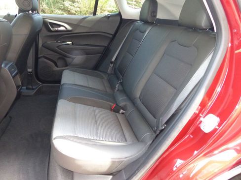 Used 2025 Chevrolet Trax LT w/ LT Convenience Package FWD image 25