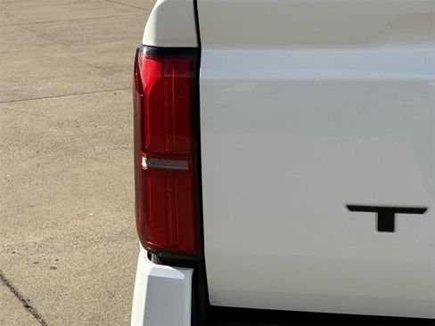 Used 2024 Toyota Tacoma SR5 image 7